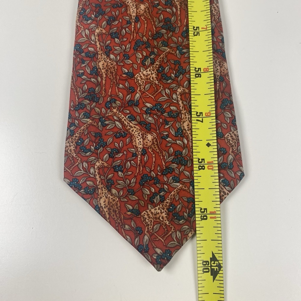 Vintage Burberry's Of‎ London Red Silk Tie "Giraffes"  W 3.75" L 60" - Picture 5 of 5